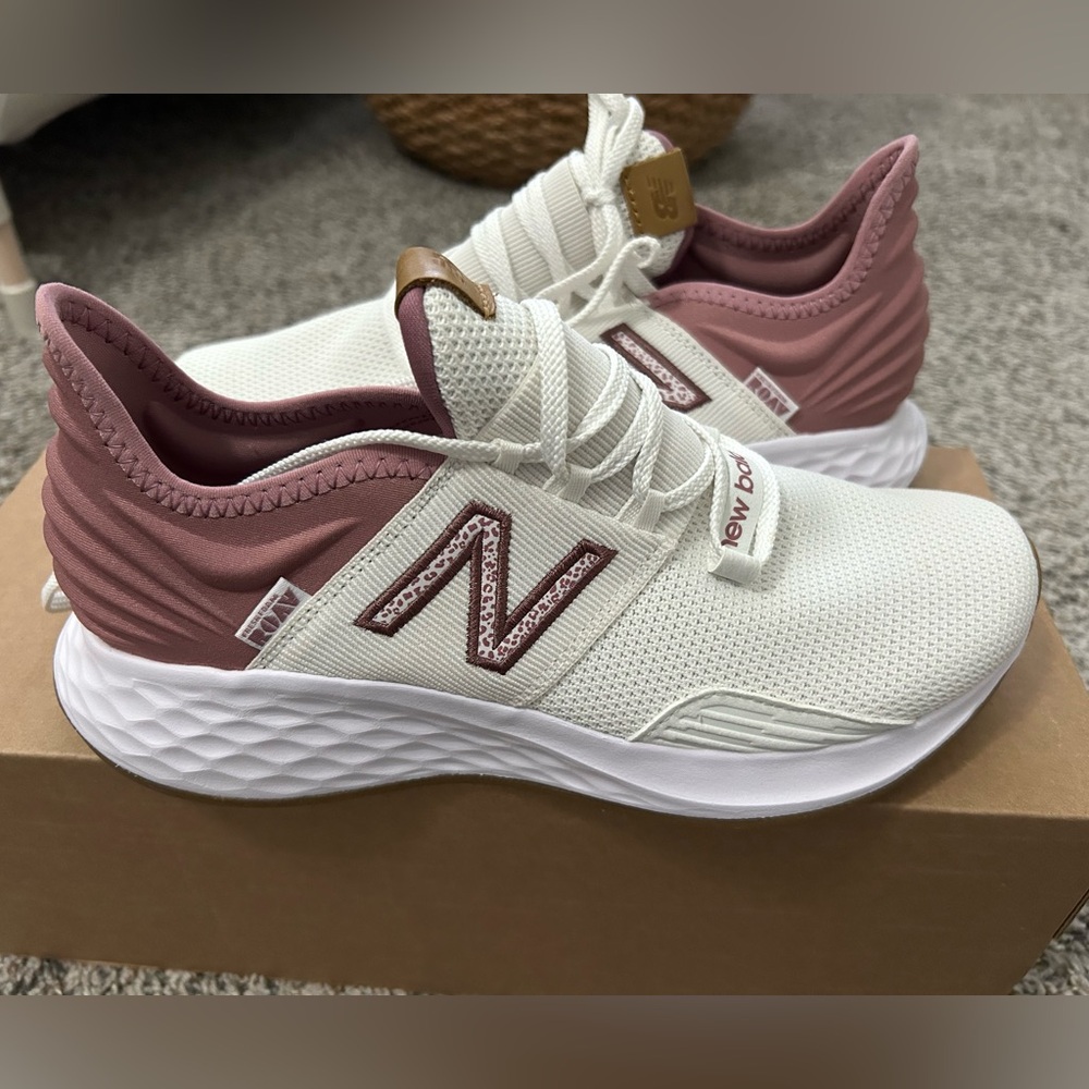 NEW Running New Balance Roav Shoes